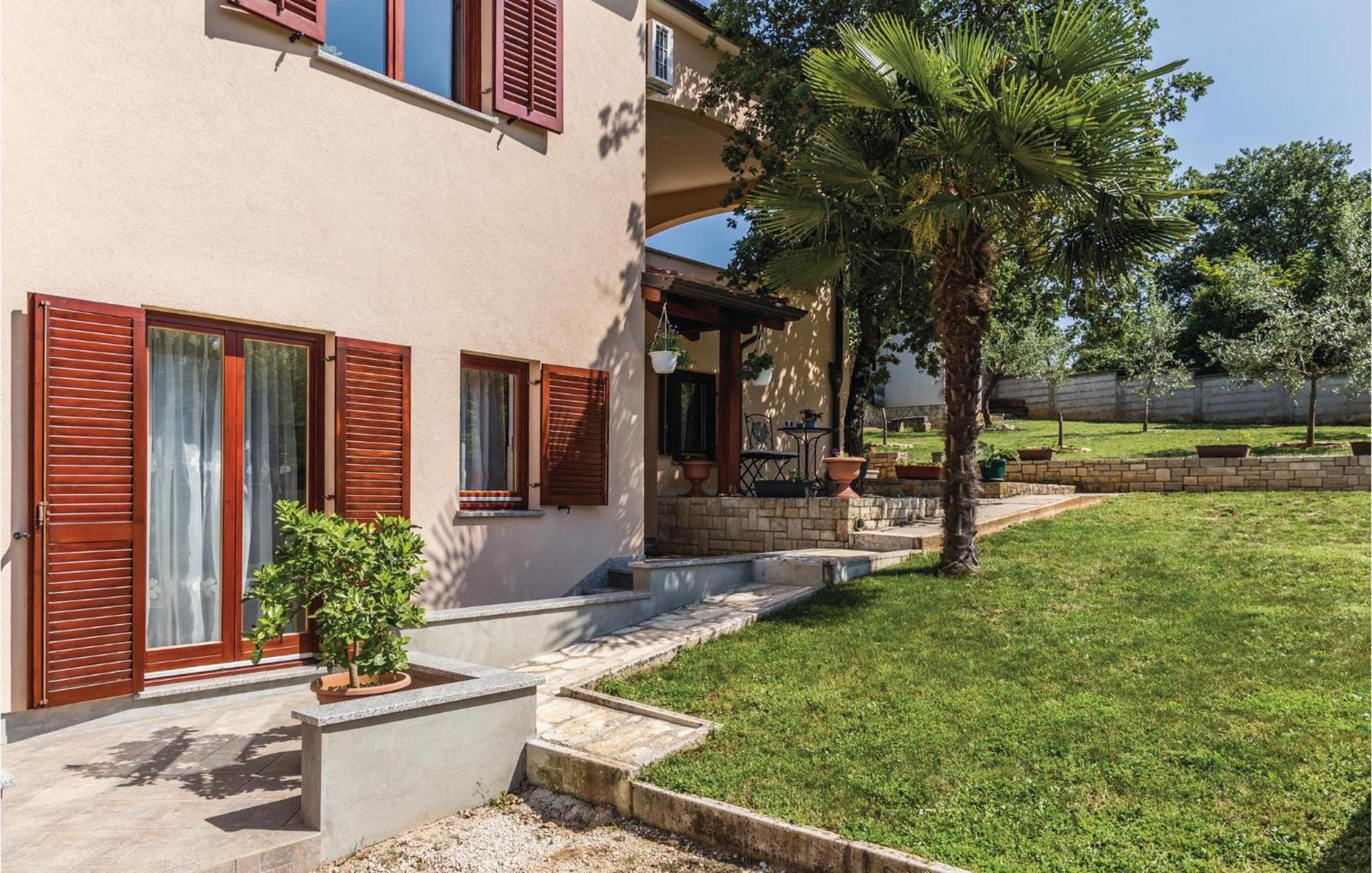 Stunning Apartment In Radmani With Wifi Exterior foto